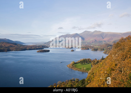 Vista sulla Derwent Water a Keswick Skiddaw Parco Nazionale del Distretto dei Laghi Cumbria Inghilterra England Foto Stock