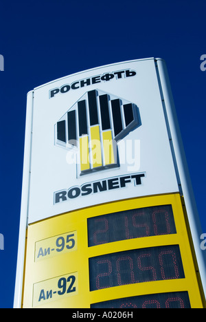 Segno a Rosneft stazione di benzina in Russia Foto Stock