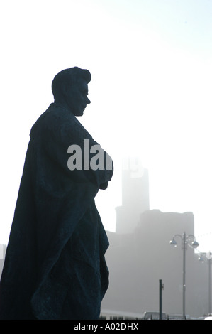 Nota solo a tutta lunghezza statua di Edward Albert, Principe di Galles, futuro Edoardo VIII, poi duca di Windsor 1894-1972 Aberystwyth Foto Stock
