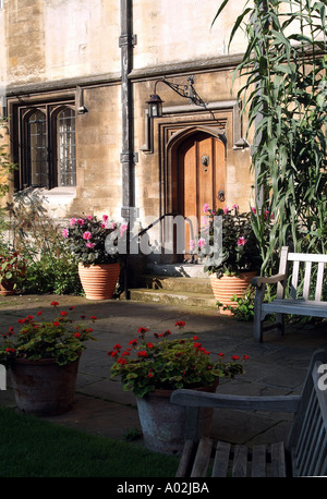 Piante e sportello di fronte Quad del Corpus Christi College Foto Stock