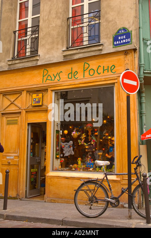 Un negozio di fronte nel quartiere latino di Parigi Francia UE Foto Stock