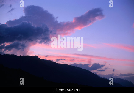 Francia Corsica intorno a Corte Tramonto Sulle Montagne Foto Stock