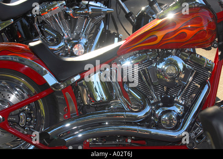 Harley Davidson Moto personalizzate con fiamme e pattern di cromo Foto Stock