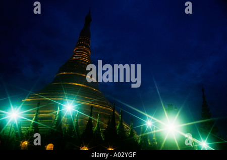 Myanmar rangoon Shwedagon pagoda di notte Foto Stock
