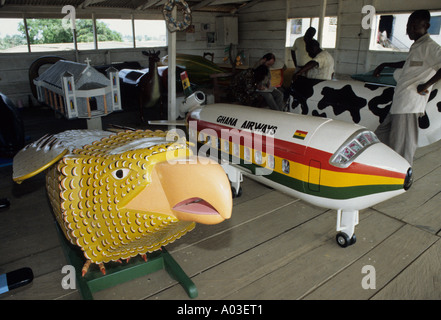 Modello di enorme bare al direttore funebre s store ad Accra in Ghana Foto Stock