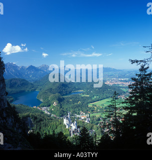 Vista del Castello di Neuschwanstein e la sua area circostante in Baviera in Germania meridionale Foto Stock