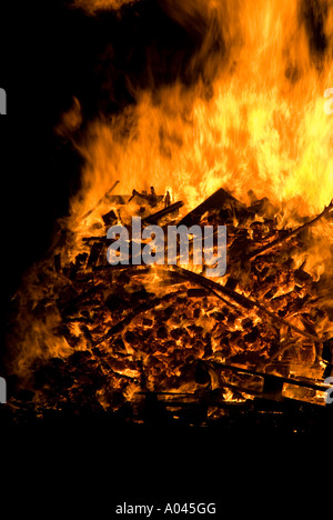 Verticale di colpo di fuoco ardente Foto Stock