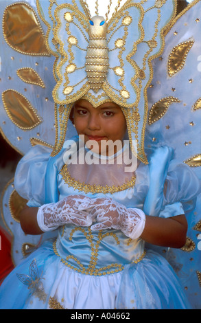 Messico Cozumel ragazza giovane vestito in costume come una farfalla per una celebrazione della primavera Foto Stock