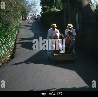 Discesa in slittino dal Monte a Funchal Madeira Foto Stock