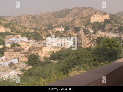 * Il Rajasthan Jaipur India Novembre guardando verso il basso sulla città di ambra dal Forte Amber Foto Stock