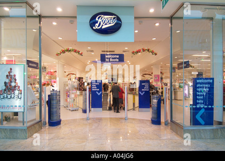 Stivali store shop Trafford Centre Regno Unito Regno Unito Inghilterra Europa GB Gran Bretagna UE Unione Europea Foto Stock