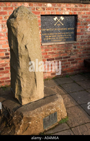 Monumento alla battaglia di Stamford Bridge 1066 Stamford Bridge vicino a York Yorskhire Inghilterra Foto Stock