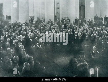 Nicola II, ultimo imperatore di Russia, 1868 - 1918. Visto qui alla Duma o all'Assemblea Delierativa dello Stato, 1916. Foto Stock