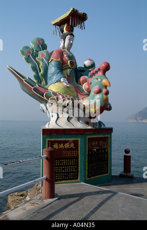 dh Kuan Yin statua REPULSE BAY HONG KONG cinese mosaico piastrelle statua stagno hau dea divinità Foto Stock