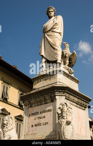 Il masterizzatore universale, Dante Allighieri. Si trova davanti alla chiesa di Santa Croce, Piazza Santa Croce a Firenze - Firenze, Italia Foto Stock