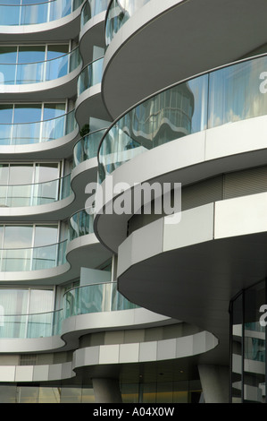 Luxury riverside housing development presso Albion Wharf vicino al Dock Ransomes Battersea London Foto Stock