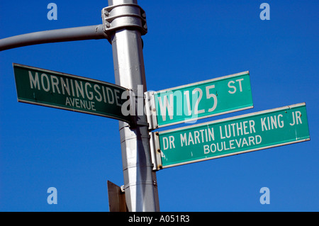 Segno che mostra la struttura Morningside Avenue, il Dr Martin Luther King Jr Boulevard e West 125th Street Harlem, New York, Stati Uniti d'America Foto Stock