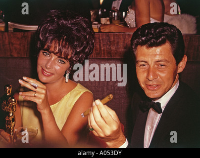 ELIZABETH TAYLOR con il marito Eddie Fisher nel 1960 la notte ha vinto un Oscar per BUTTERFIELD 8 Foto Stock