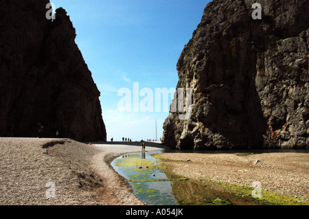 Torrent de Pareis fiume vicino a Ocean Beach Sa Calobra Isola Malloraca Balear Isole Canarie Spagna Foto Stock