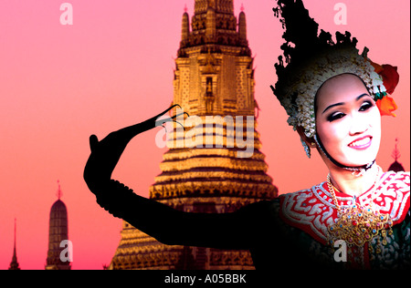 Tempio Wat Arun & ballerino tradizionale (composito) Foto Stock