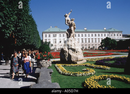 Mirabell Gardens & Palace Foto Stock