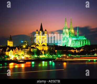 Colonia Koeln lordi di St Martin reno riverside tramonto KD navi della flotta Foto Stock