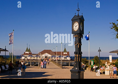 Usedom Ahlbeck art nouveau molo in legno orologio art nouveau Foto Stock