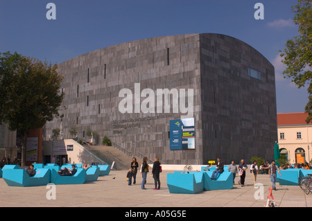 Museum Moderner Kunst MUMOK è il Museo di Arte Moderna Fondazione Ludwig Vienna a Vienna Museum Quarter Austria Foto Stock