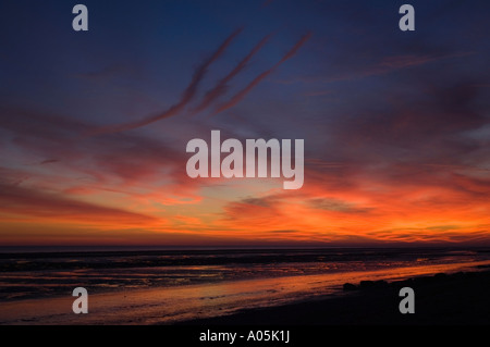 Tramonto su Goring-By-mare spiaggia, West Sussex Foto Stock