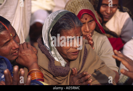 Sari placcati donna indiana. Khumb Mela Festival 2001-Allahabad, Uttar Pradesh, India. Foto Stock