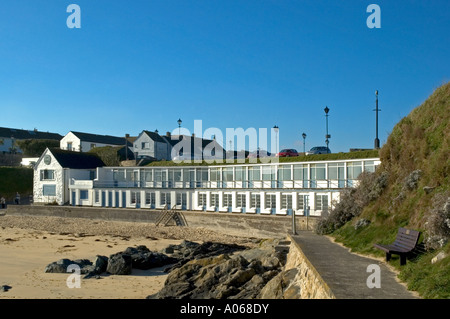 Capanne sul mare in spiaggia porthgwidden,stives,cornwall,Inghilterra Foto Stock