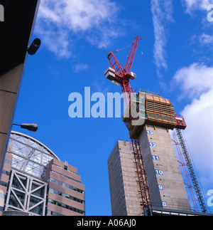 Ufficio costruzione adiacente a Terry Farrell Alban dell edificio di gate a 25 London Wall vicino a Wood Street London REGNO UNITO KATHY DEWITT Foto Stock