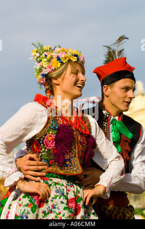 Il festival di folclore nella piazza principale, Città Vecchia, Cracow Polonia Foto Stock