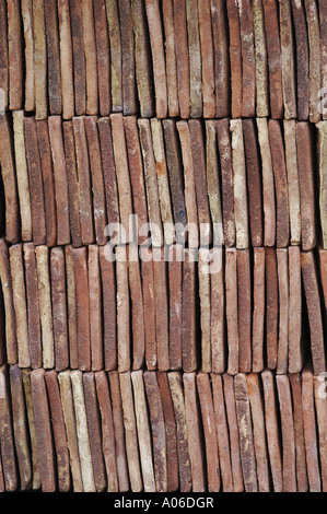 Tegole del tetto in un cantiere reclaimation Foto Stock