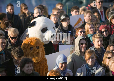 I manifestanti in conto i cambiamenti climatici nel rally di Trafalgar Square, Londra, Regno Unito, nel settembre 2006 Foto Stock