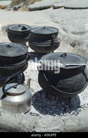 La zuppa in ghisa pentole da cucina ristorante sulla spiaggia di Western Cape Sud Africa RSQ Foto Stock