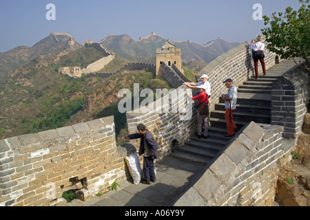 I turisti in visita della Grande Muraglia a Jinshanling Foto Stock