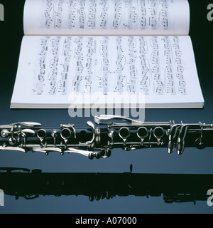 Clarinetto con un punteggio musicale Foto Stock