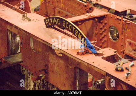 Il Flying Scotsman essendo ricostruito presso il Museo Nazionale delle Ferrovie di York Foto Stock