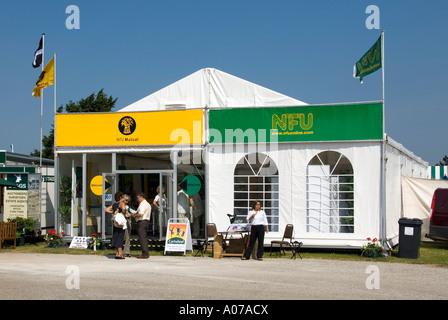 St Albans il Royal Cornwall mostra il sindacato nazionale degli agricoltori di stand e hospitality tenda Foto Stock