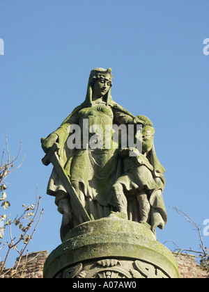 Statua di Ethelfleda che sorge nel parco del Castello di Tamworth Staffordshire. Foto Stock