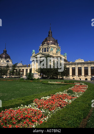 Szechenyi bagni termali Szechenyi gyogyfurdo vista esterna Varosliget City Park Budapest Ungheria Foto Stock