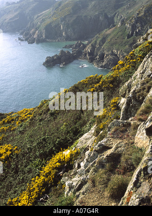 Costa sud dell'isola di Guernsey GUARDANDO VERSO SAINTS BAY Foto Stock