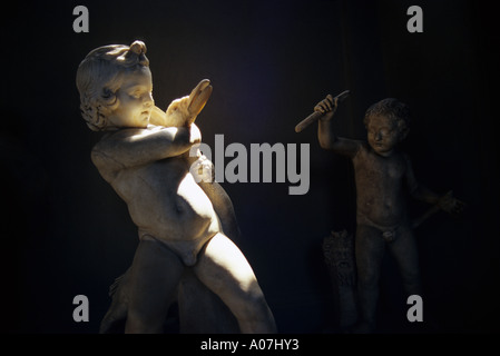 Statua in marmo di Boy combattendo un oca a Musei Vaticani, Roma (Italia) Foto Stock