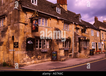 La vecchia angoliera inn, camere e alloggi, pub inglese, un pub inglese, il cibo e le bevande, winchcombe, gloucestershire county, Cotswolds, Inghilterra Foto Stock