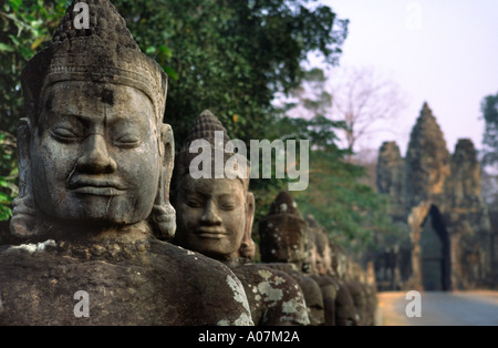 Porta del sud di Angkor Thom Cambogia mattina presto 6 Foto Stock