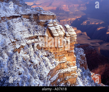 La luce del mattino sulla compensazione di tempesta di neve vicino a Mather Point sul canyon s South Rim nel Parco Nazionale del Grand Canyon, AZ Foto Stock