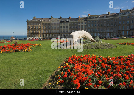 Whitby royal crescent fiori in mostra North Yorkshire England Regno unito Gb eu europe Foto Stock