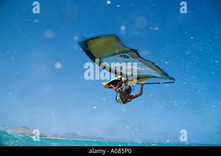 Windsurf jump Sotavento fuerteventura Spagna ESP Foto Stock