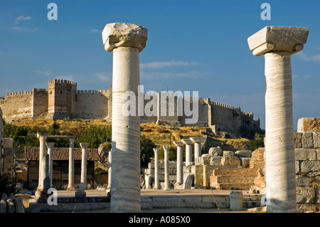 Antica cittadella sta di guardia al tramonto, su St Johns Basicila, su di una collina sopra Selcuk, Turchia. DSC 85 Foto Stock